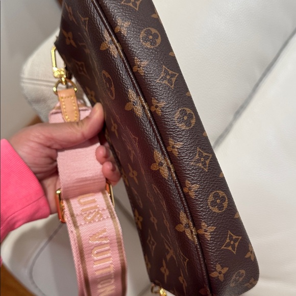 Authentic Multi Pochette Accessories with pink strap! 
In excellent condition! - Picture 10 of 17